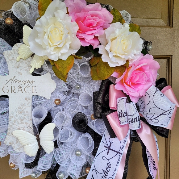 New Amazing Grace Wreath - Picture 2 of 5